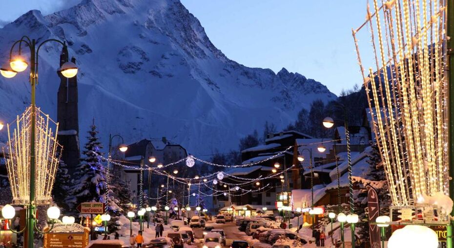 Les 2 Aples Village lights