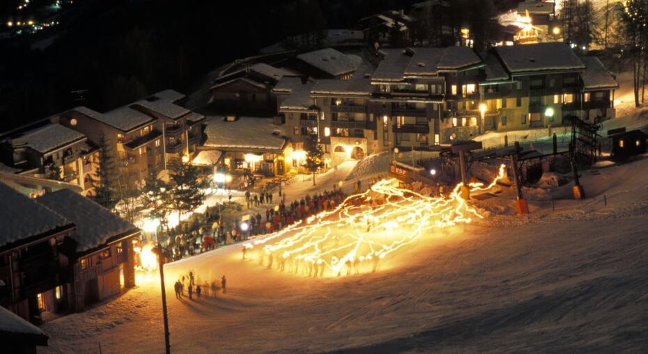 Les Coches by night