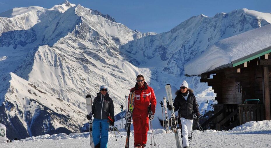 Beginning a ski lesson in Megeve