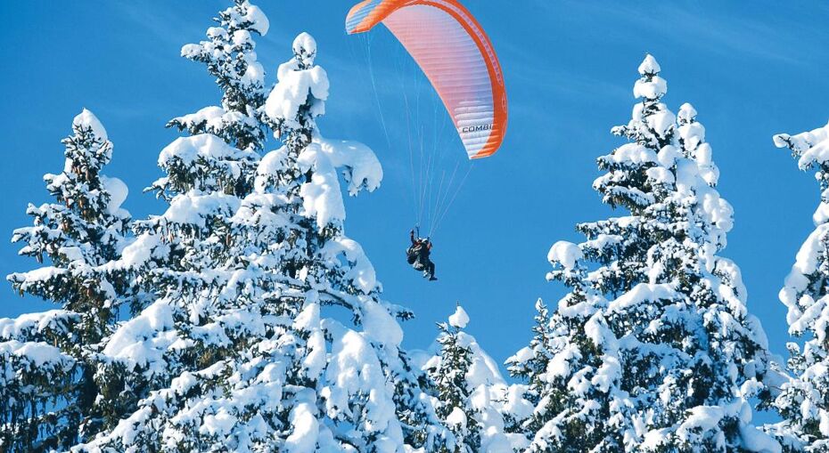 Parapenting above Megeve
