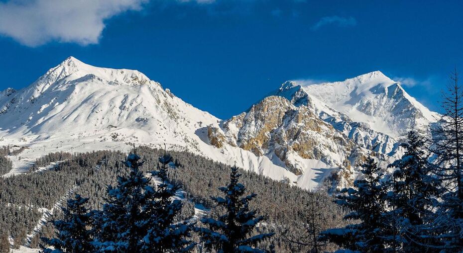Peisey Vallandry surrounding mountains