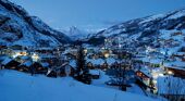 Valloire at night