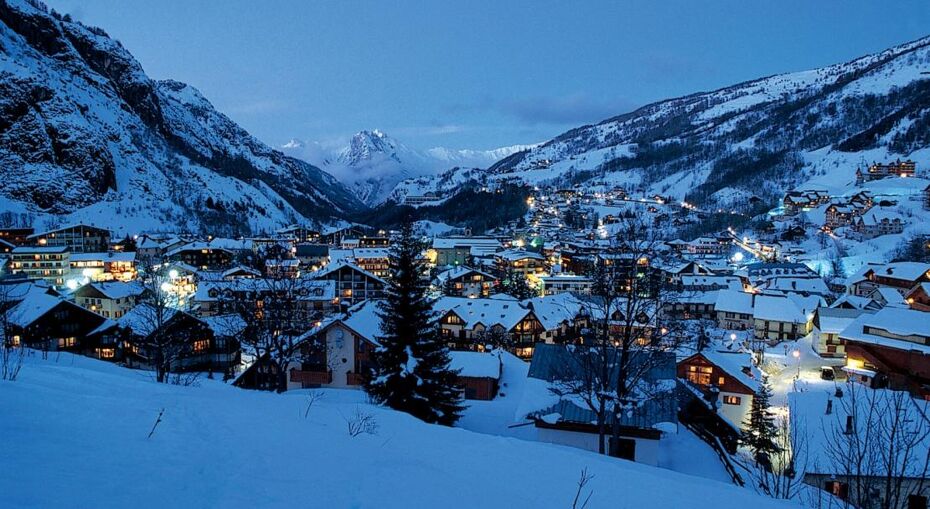 Valloire at night