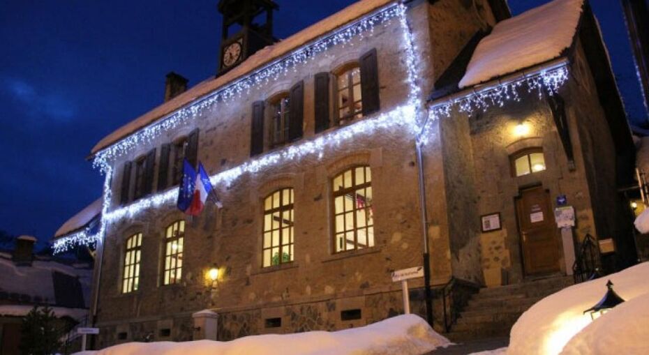 Vaujany village at night