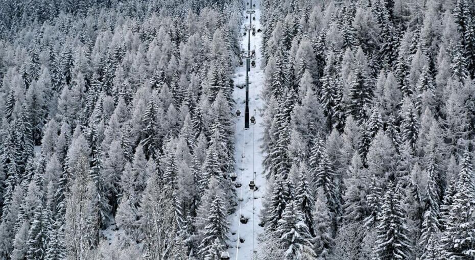 Courchevel gondolas
