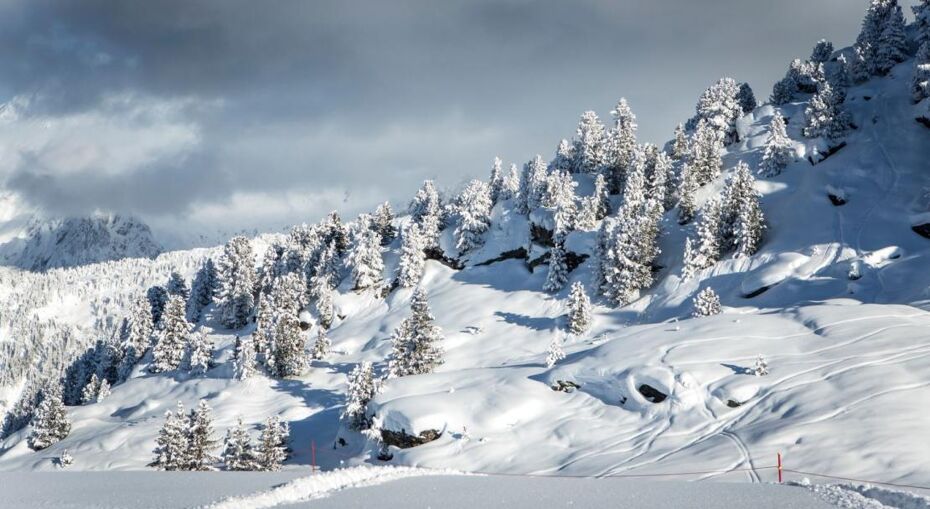 Off piste skiing Courchevel