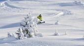 Fresh powder skiing - La Clusaz
