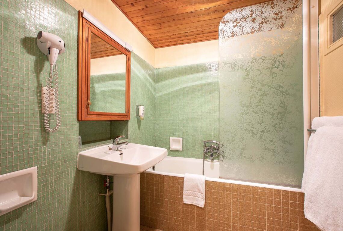 Vallot Room Bathroom, Hôtel Croix Blanche Chamonix