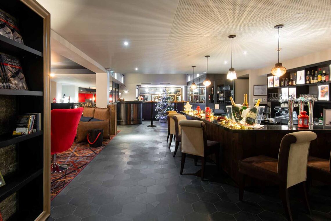 Bar area, Chalet Hôtel Le Prieuré & Spa, Chamonix