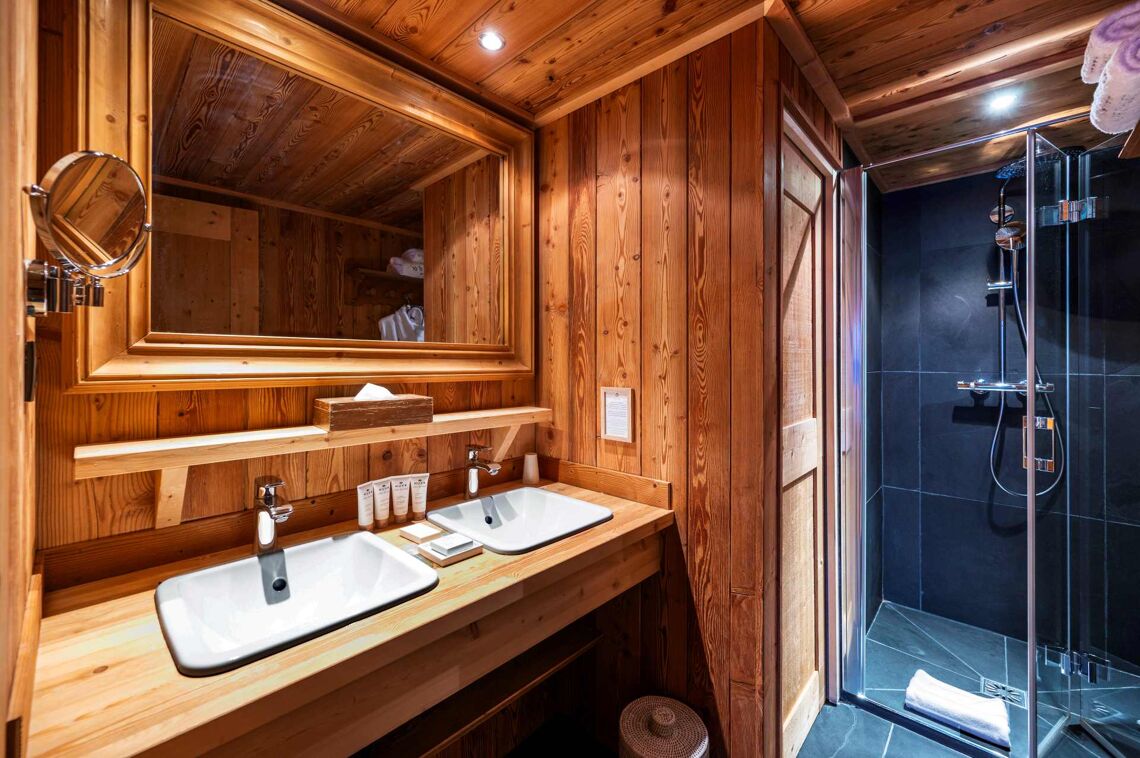 Hotel Au Chamois d'Or, bathroom, Les Etincelles, Alpe d'Huez